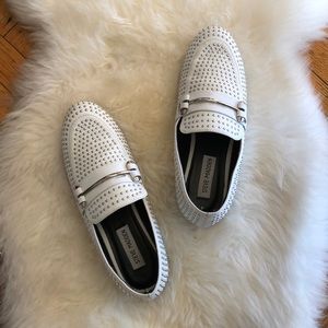 Steve Madden Studded White Kast Loafers 7